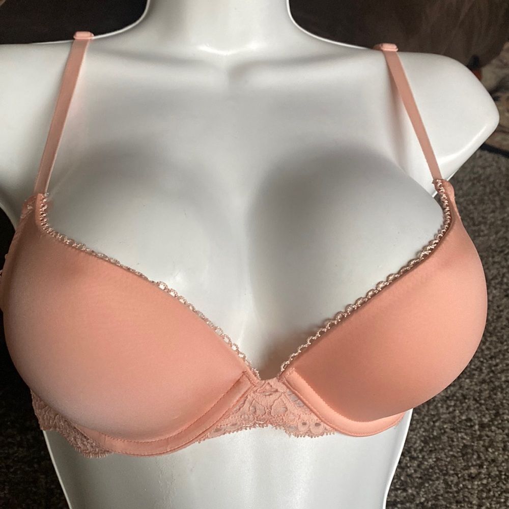 Victoria’s Secret Dream Angels Bra peach 32C push up padding